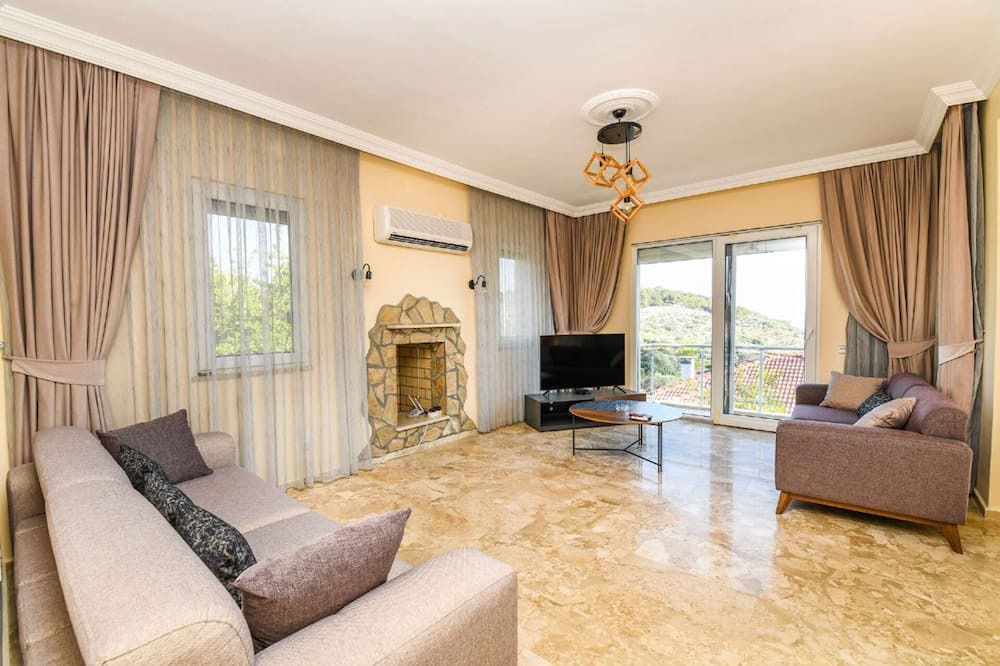 Photo of Livingroom in Faralya