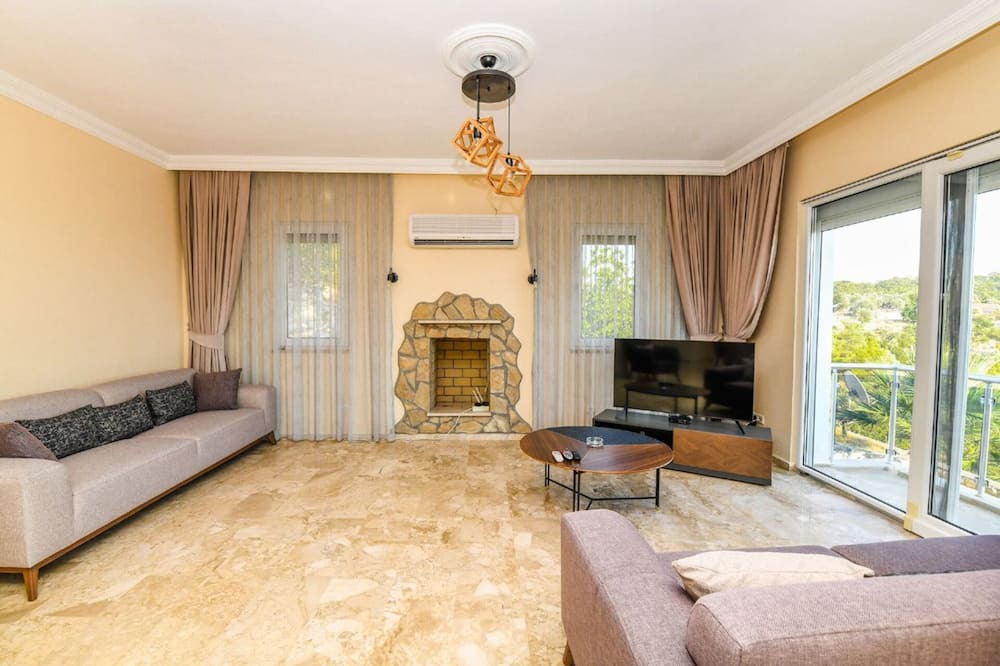 Photo of Livingroom in Faralya