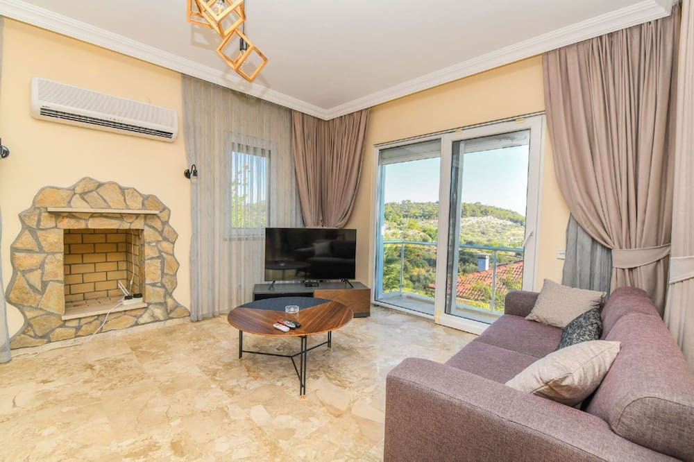 Photo of Livingroom in Faralya
