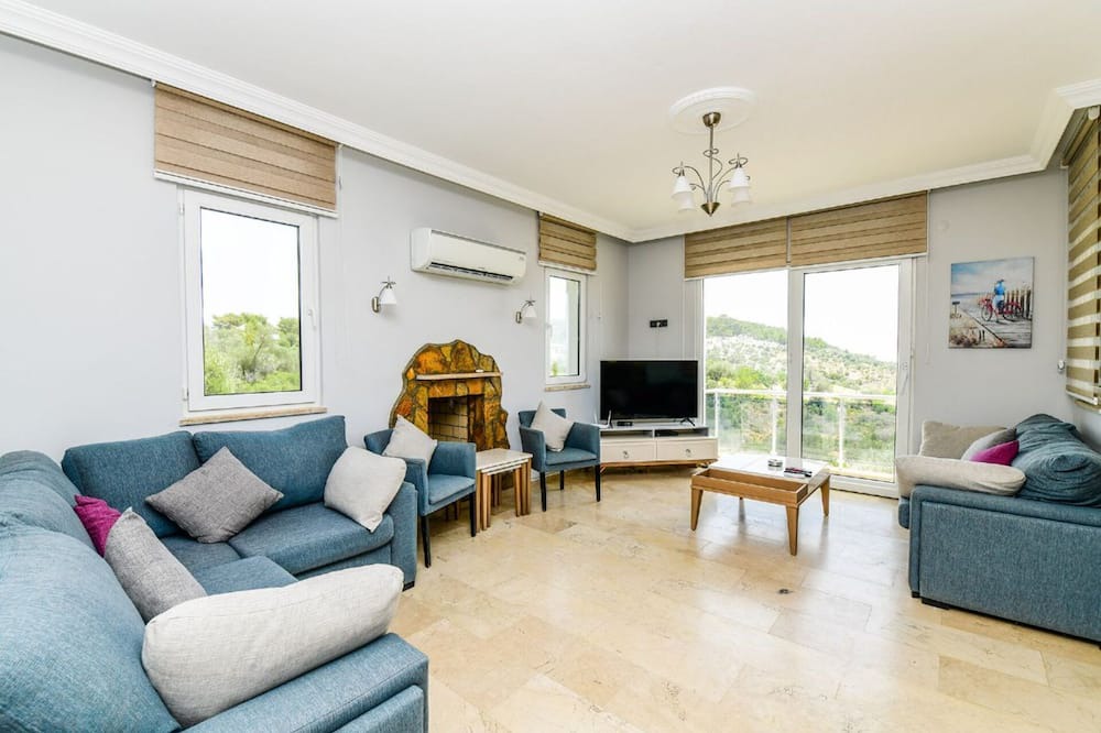 Photo of Livingroom in Faralya