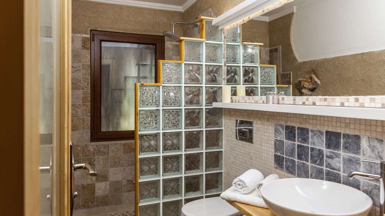 Photo of Bathroom in Mentese