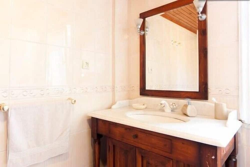 Photo of Bathroom in Anadolu Kavagı Mahallesi