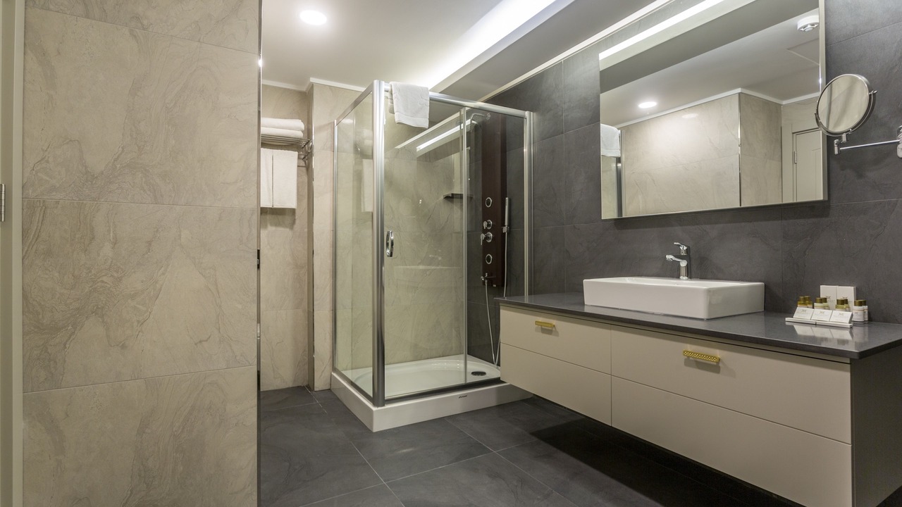 Photo of Bathroom in Karesi