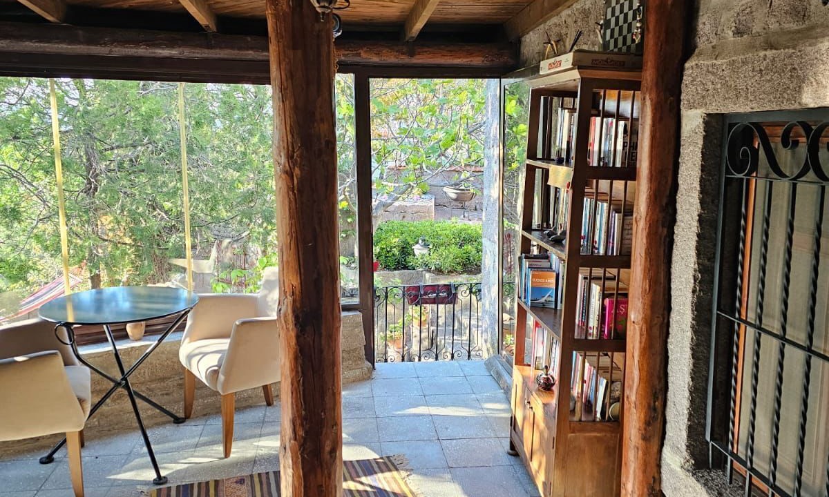Photo of Livingroom in Behram