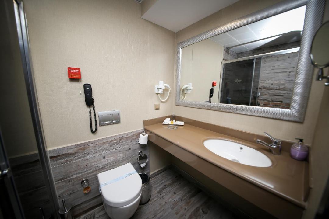 Photo of Bathroom in Karesi