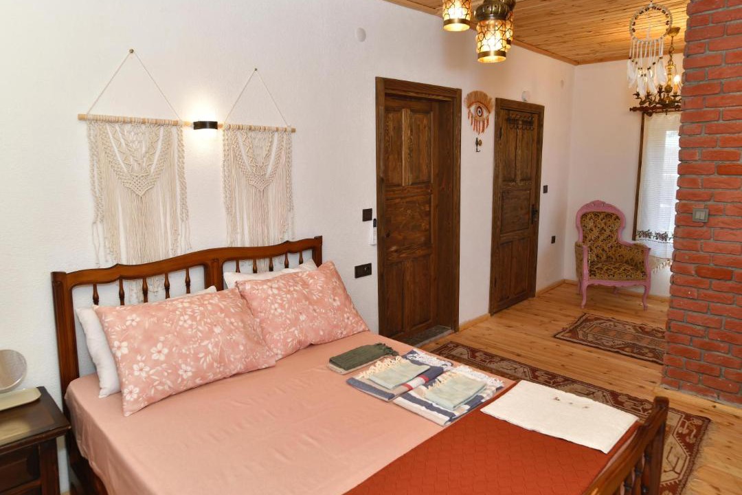Photo of Bedroom in Behram