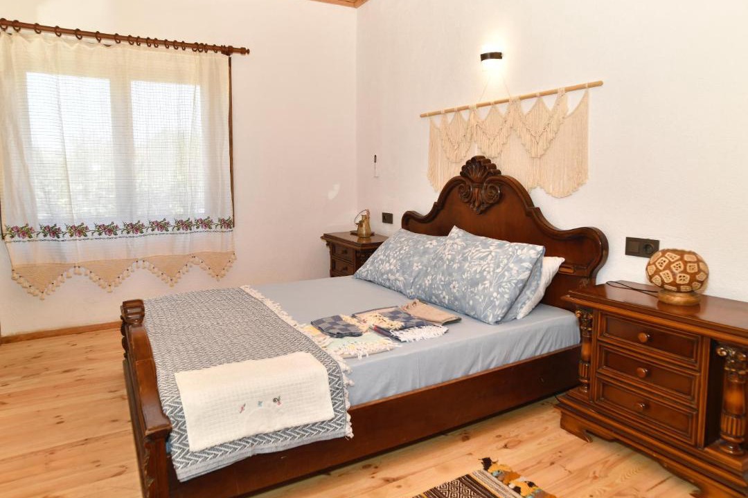 Photo of Bedroom in Behram