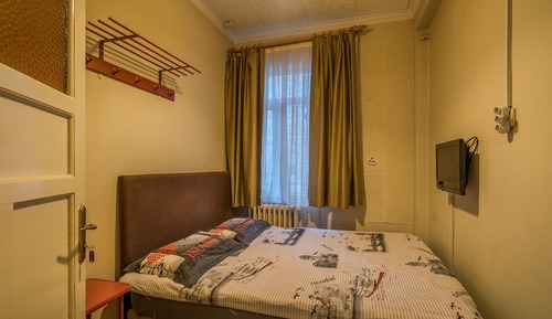 Economy Room, 1 Double Bed, Shared Bathroom