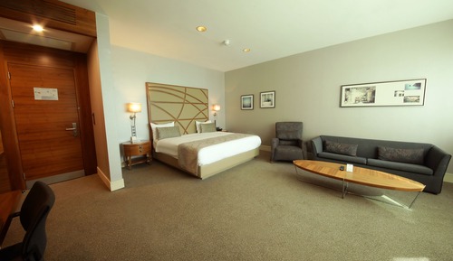 Junior Suite, Partial Sea View