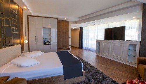 Corner Deluxe Room