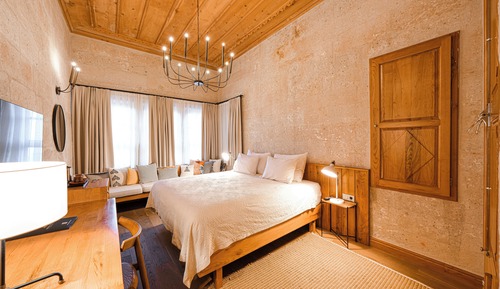 Deluxe Stone Room