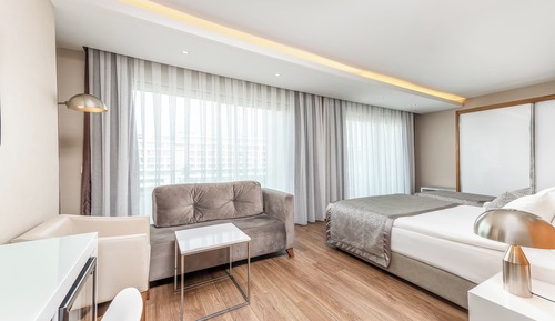 Family Suite with Connection Door (2 Bedroom)