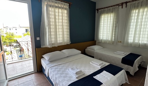 Economy Triple Room, Multiple Beds