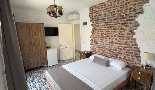 Comfort Room, City View