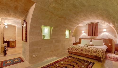 Junior Cave Suite with Fireplace