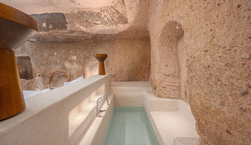 Design Cave Suite with Bathtub