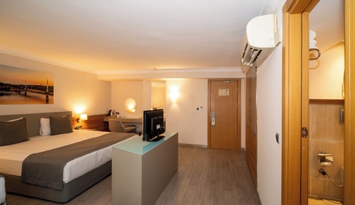 Deluxe Room, 1 King Bed