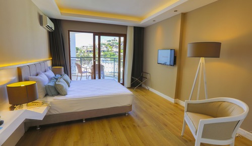 Standard Double or Twin Room, Partial Sea View