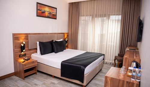Superior Studio Suite, City View