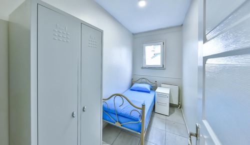 Economy Single Room, Men only