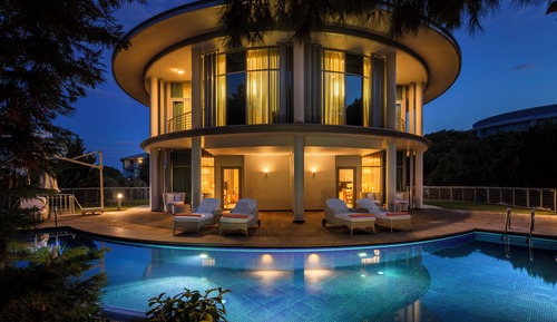 Family Deluxe Swim Up