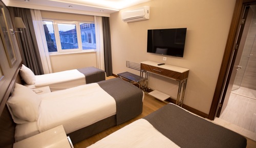 Triple Room