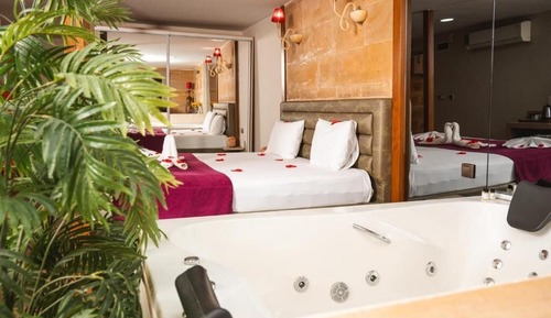 Superior Room, Hot Tub