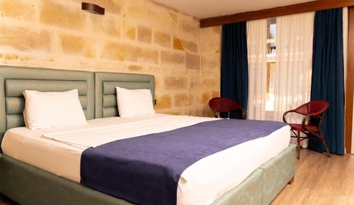 Deluxe Room, Hot Tub