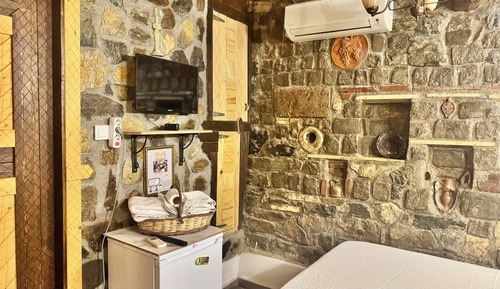 Artemis Room