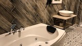 Deluxe Suite, Jetted Tub, Courtyard View