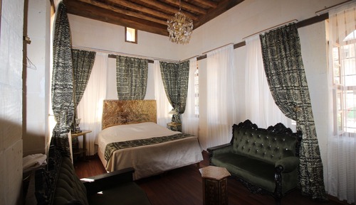 Design Double Room, 1 King Bed, Garden View, Garden Area