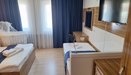 Family Quadruple Room, Multiple Beds, Ensuite, City View