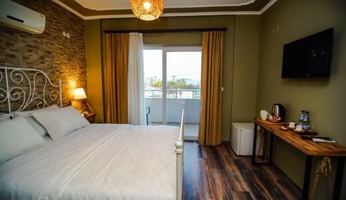 Deluxe Room, Multiple Beds, Non Smoking, Sea View