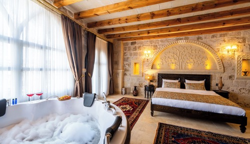 Luxury Suite, Jetted Tub, Valley View