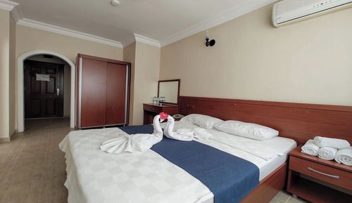 Comfort Triple Room, Pool View