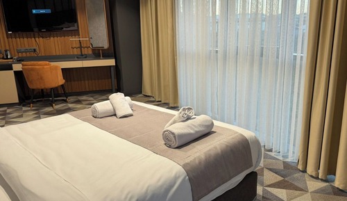Deluxe Room, City View
