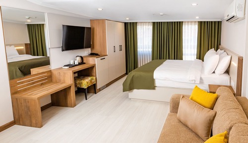 Family Quadruple Room, Balcony, City View