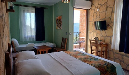 Comfort Room, Balcony, Mountain View