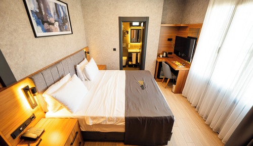 Deluxe Room, City View