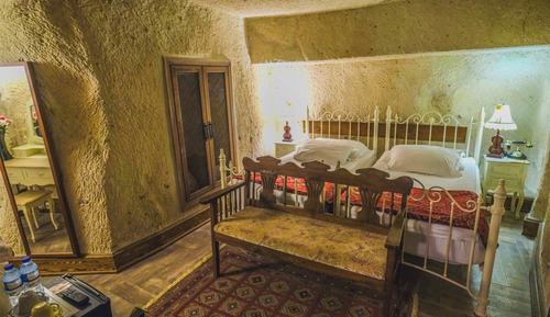 Superior Cave Room