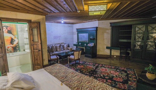 Deluxe Stone Room