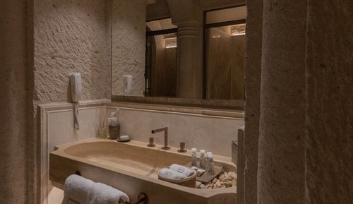 VR888 Natural Cave King Suite with Private Pool