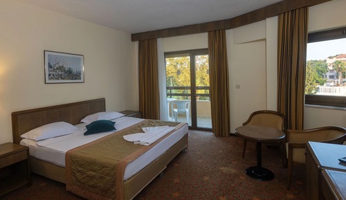 Family Room, 2 Bedrooms