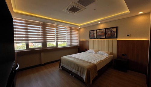 Deluxe Studio Suite, 1 King Bed with Sofa bed, City View