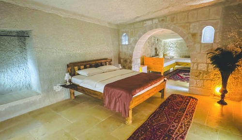 Gorkundere Family Cave Suite