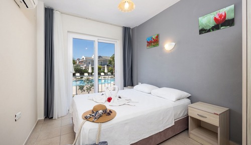 Family Room, 2 Bedrooms, Pool View