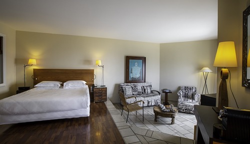 Suite, 1 King Bed, Corner