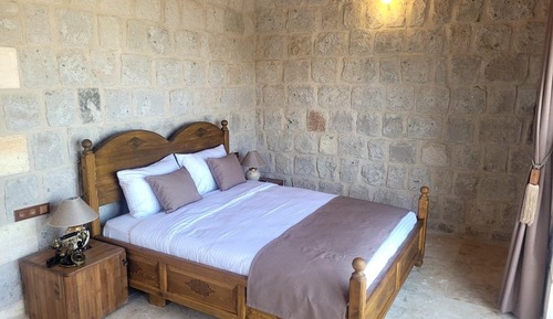 Double Room, 1 Queen Bed, Valley View