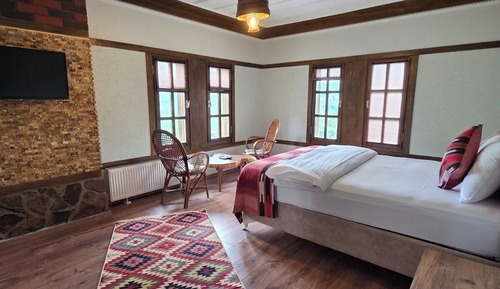 Family Condo, Valley View