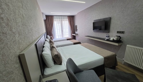 Classic Triple Room, Balcony